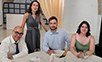 Dr. Annarita Doronzio mit anderen Personen, die am Tisch sitzen im Rahmen der Preisverleihung
